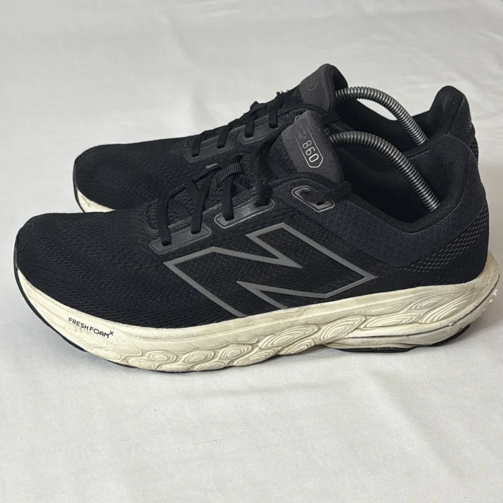New Balance 860 Men's Black‎ and White Athletic Shoes size 12.5 D Comfy Gym Shoe